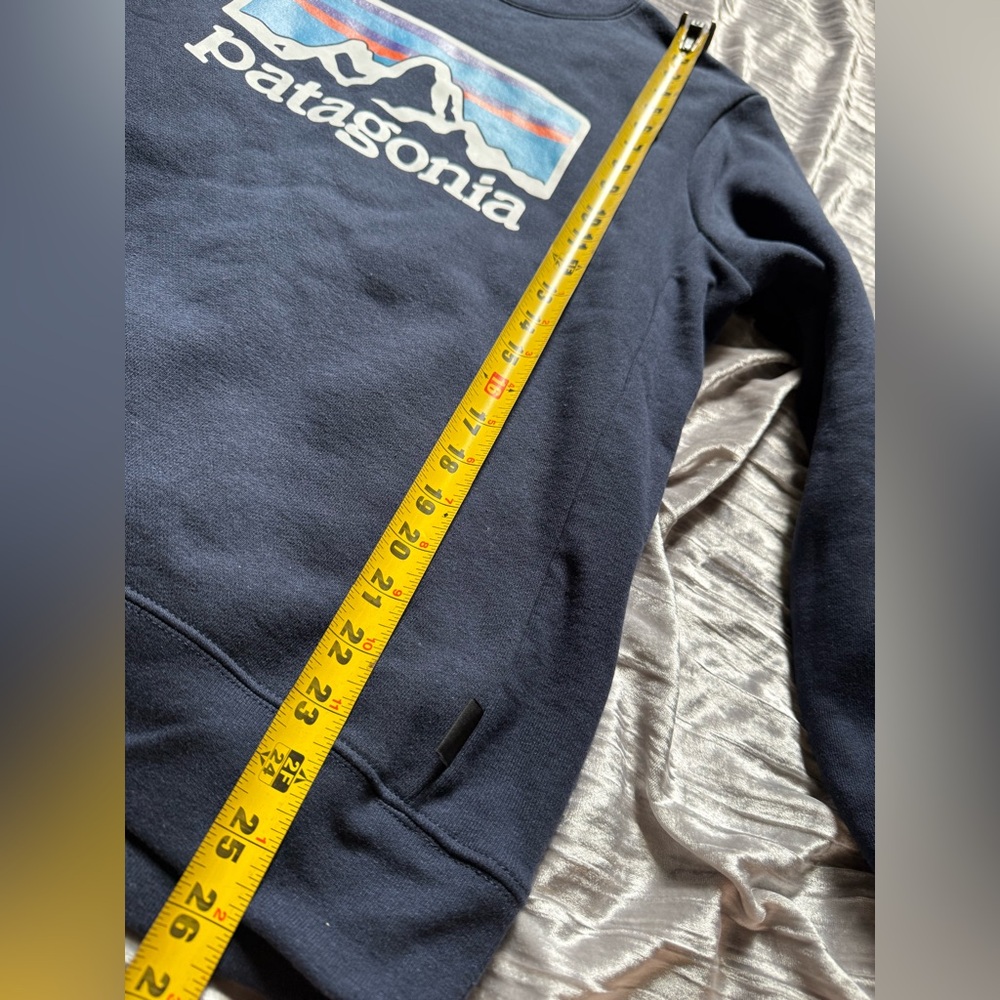 XS Patagonia Blue Crewneck Sweater with Iconic Logo - Picture 12 of 12